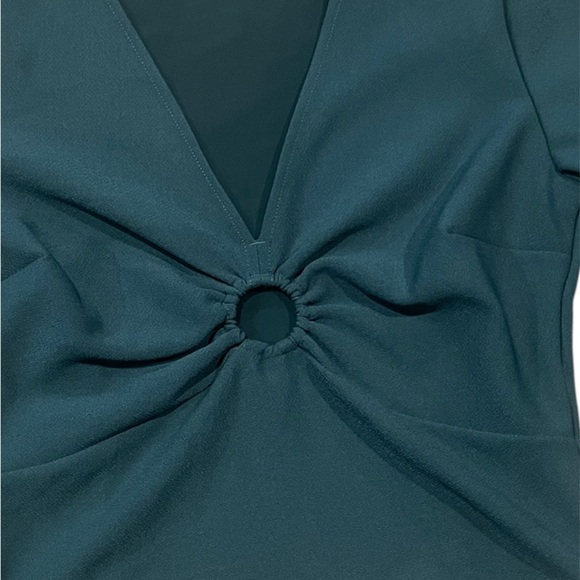 Abercrombie & Fitch Green Keyhole V-Neck Blouse Size Medium - Picture 2 of 6